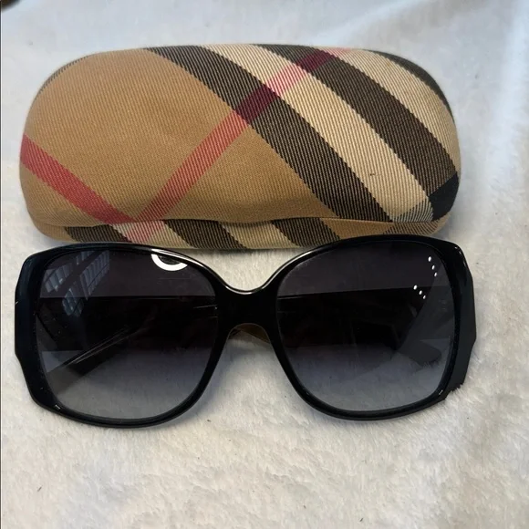 Burberry | Accessories | Burberry B45m 33468g Oversized  display picture 3